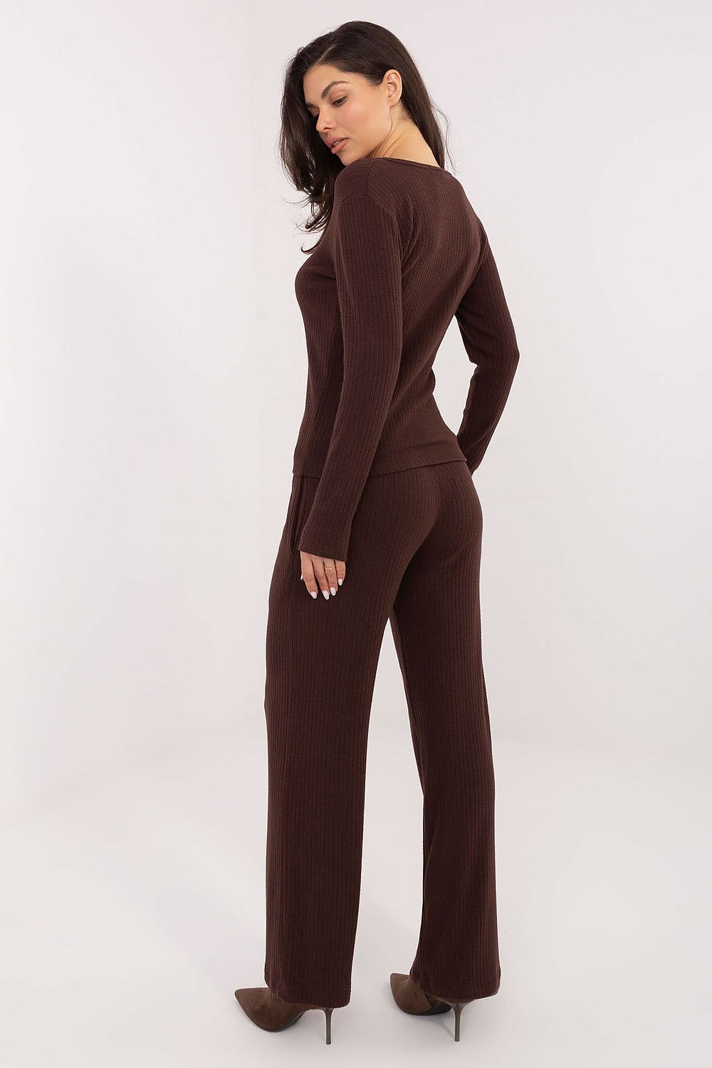 Luxury Women's High-Waist Knit Trousers with Wide Legs from Factory Price, showcasing a stylish and elegant design.