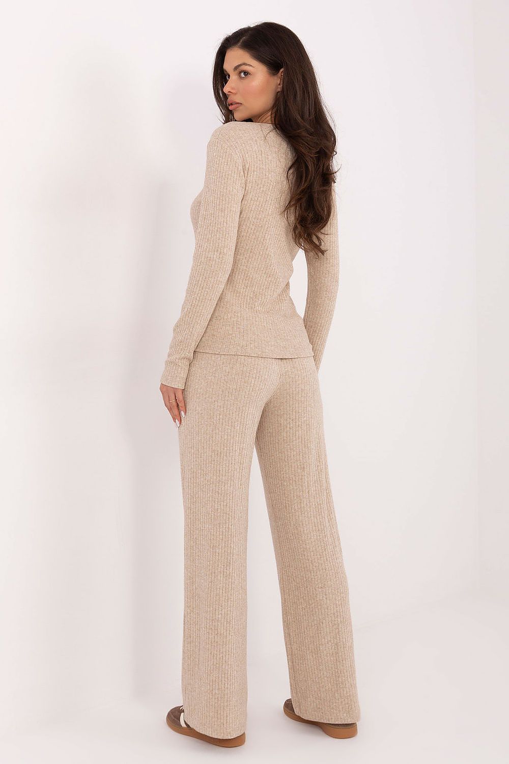 Luxury Women's High-Waist Knit Trousers with Wide Legs by Factory Price, showcasing a fashionable and comfortable silhouette in chic casual style.