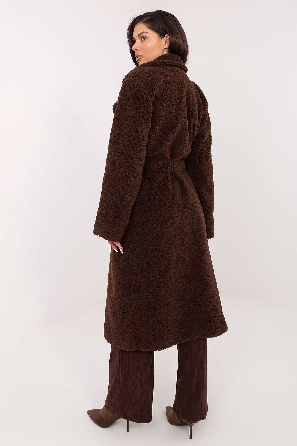 Luxurious shearling fabric of the Elegant Women's Knee-Length Coat from Factory Price showcasing soft texture and comfortable design for everyday elegance.