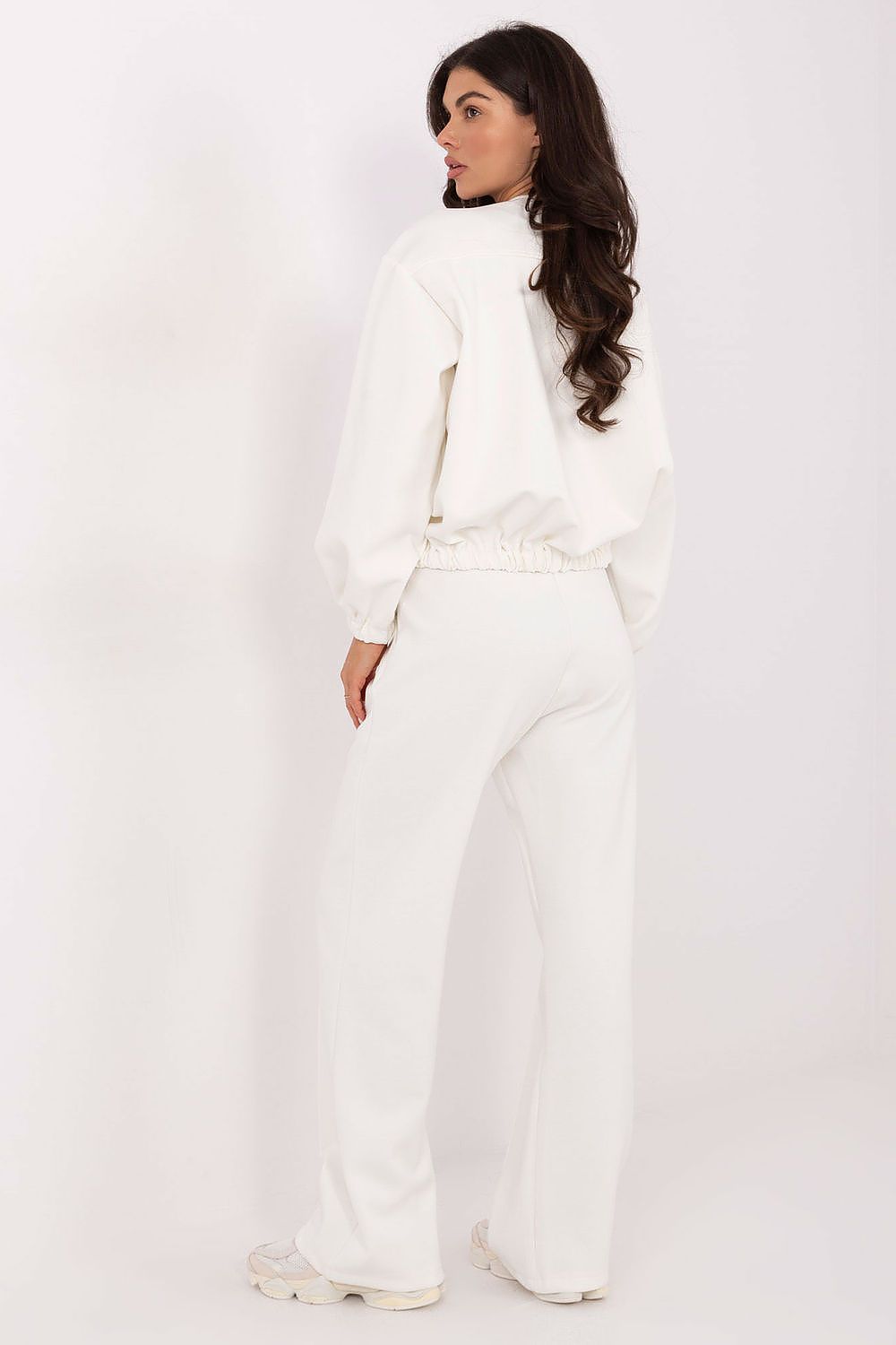 Elegant and breathable luxury women's sweatpants with practical side pockets, designed by Factory Price.
