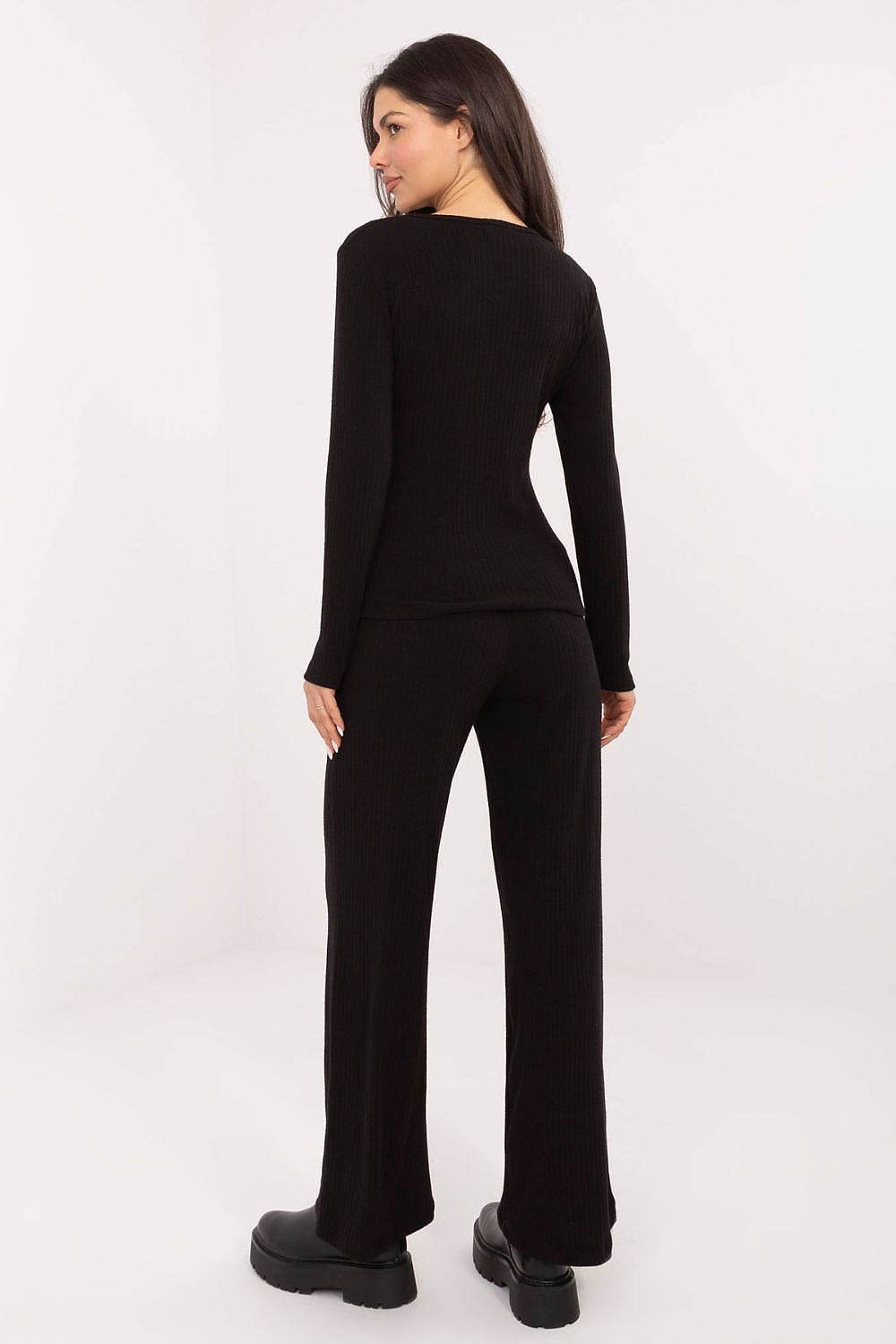 Fashionable high-waist detail of Luxury Women's Knit Trousers from Factory Price, designed to flatter and elongate the figure.