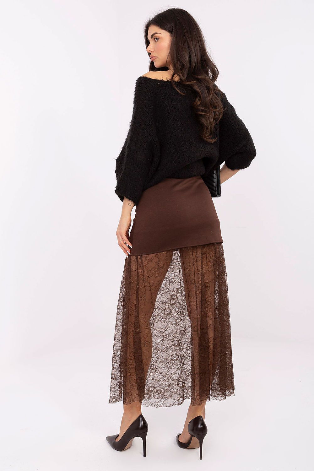 Model wearing an elegant midi skirt by Italy Moda, demonstrating a stylish, casual fit for versatile occasions.