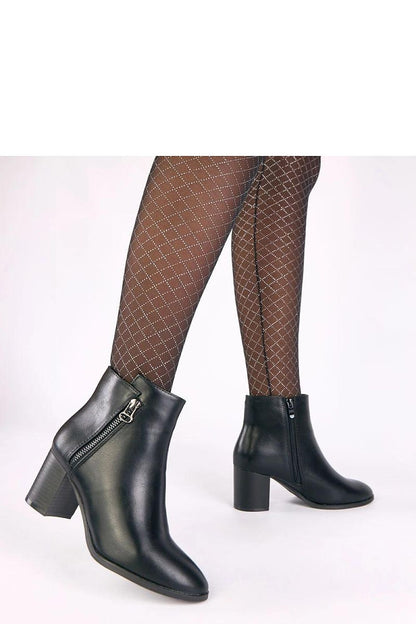 Elegant Solea Ankle Boots featuring a decorative zipper and a 7cm heel, blending luxury and comfort in sizes EU 36-41.