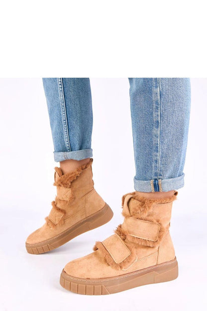 Stylish Solea eco-friendly fur-lined boots displayed in a fashionable outdoor environment, perfect for cold weather.