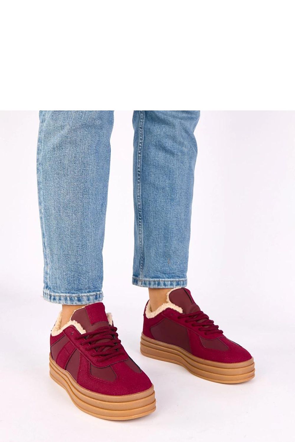 Elegant Solea Sport Shoes featuring a stylish 4cm platform and eco-friendly suede in a chic design.