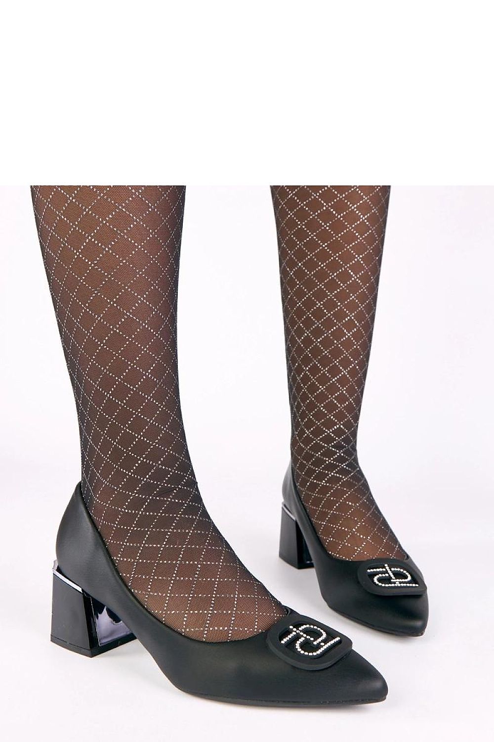 Solea Elegant Block Heel Pumps displayed elegantly on a mannequin, highlighting their stylish pointed toe and comfortable 5.5 cm heel for all-day wear.