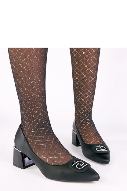 Solea Elegant Block Heel Pumps displayed elegantly on a mannequin, highlighting their stylish pointed toe and comfortable 5.5 cm heel for all-day wear.