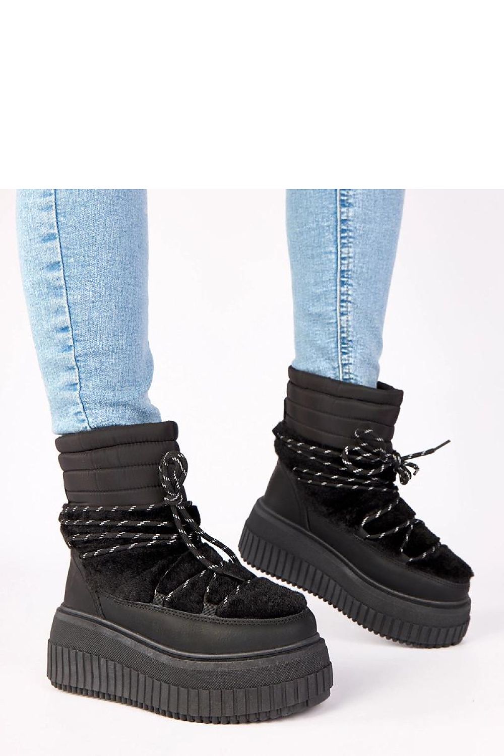 Luxury Solea Laced Snow Boots with Fur, showcasing exquisite design and superior warmth for winter elegance.