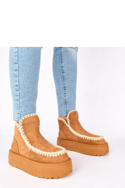 Luxury snow boots by Solea in elegant faux suede, showcasing their high 10cm shaft and stylish decorative embroidery - perfect for winter elegance.