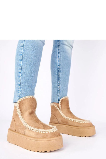 Elegant Solea luxury snow boots in high-quality faux suede featuring intricate embroidery and a 10cm high shaft for winter style.