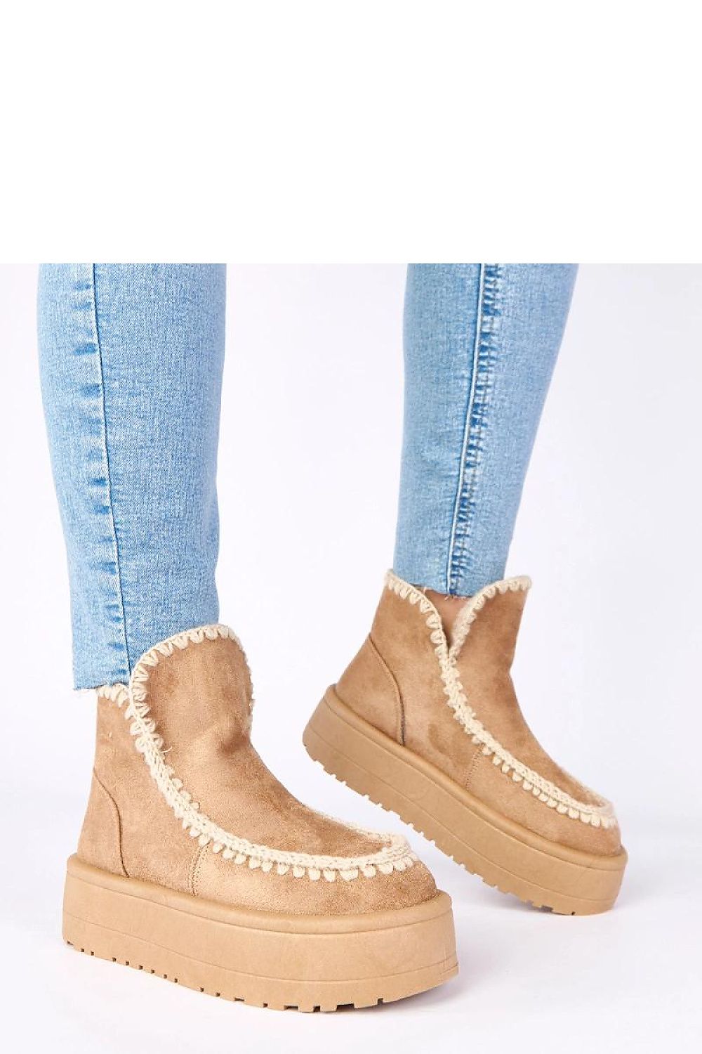 Solea snow boots with a 5cm platform and soft lining, designed for ultimate comfort and warmth during cold winter days.