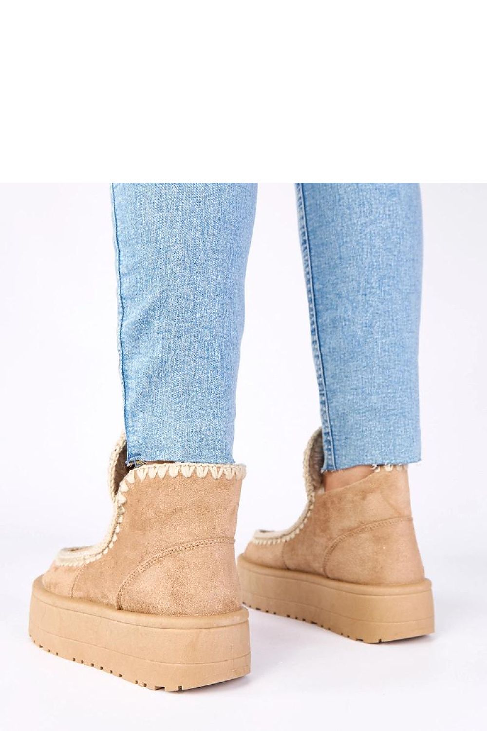 Chic high shaft Solea snow boots available in sizes EU 36-41, perfect for fashionable winter outings.