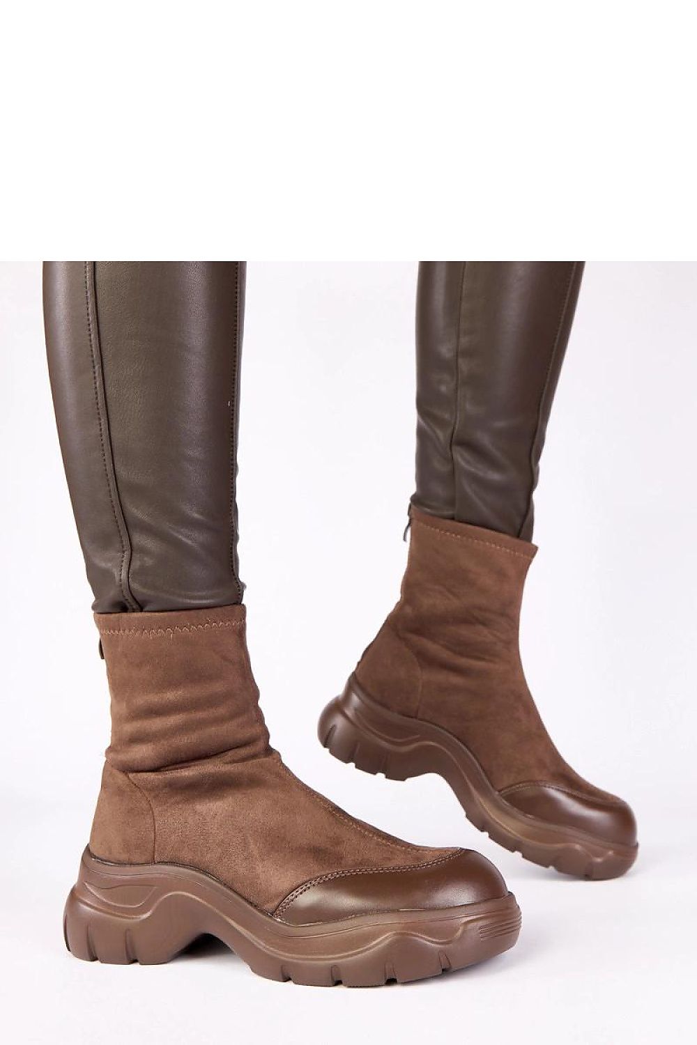 Side view of Solea Eco-Leather Boots featuring a round toe design and 5cm platform for comfort and style.
