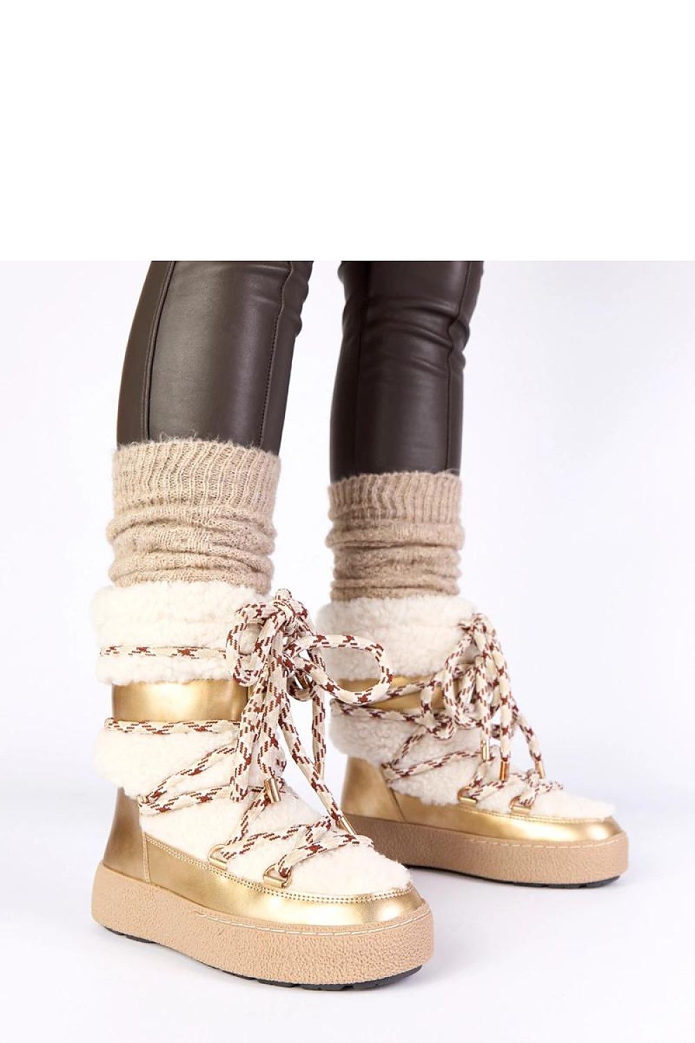 Solea Luxe Women's Snow Boots featuring a stylish fur lining and 19 cm shaft, perfect for winter elegance and comfort.