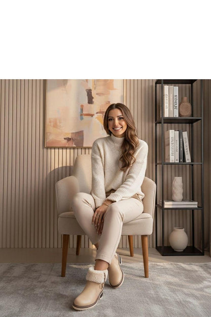 Elegant ankle boots with a luxurious rolled-up fur shaft by Solea, perfect for stylish winter wear.