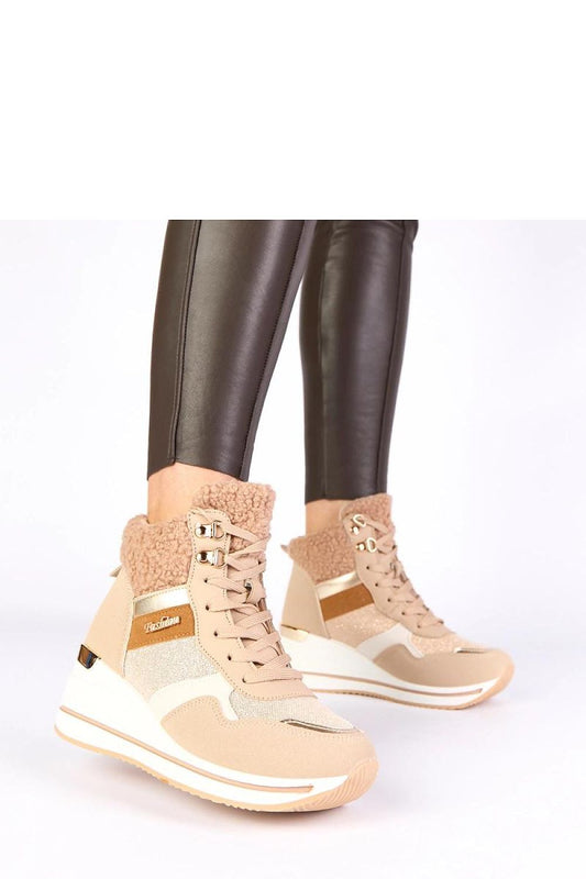 Solea Women's Sporty Snow Boots featuring a stylish 6 cm heel and luxurious fur lining, perfect for fashionable winter adventures.