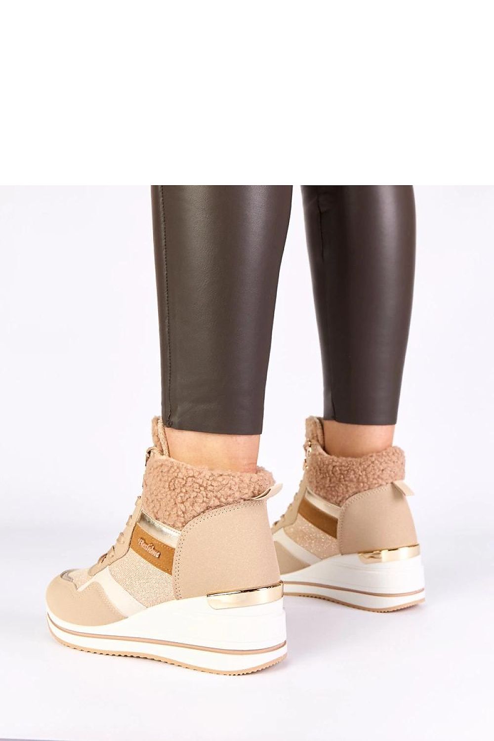 Eco-friendly imitation suede leather Solea Women's Sporty Snow Boots showcasing a trendy design, offering comfort and warmth for the winter season.