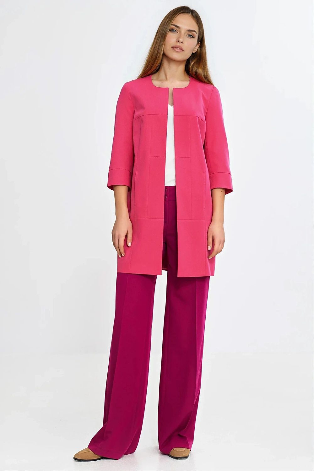 Elegant Women's Blazer by Nife, showcasing a mid-thigh length silhouette, 3/4 sleeves, and refined shoulder pads for a luxurious look.