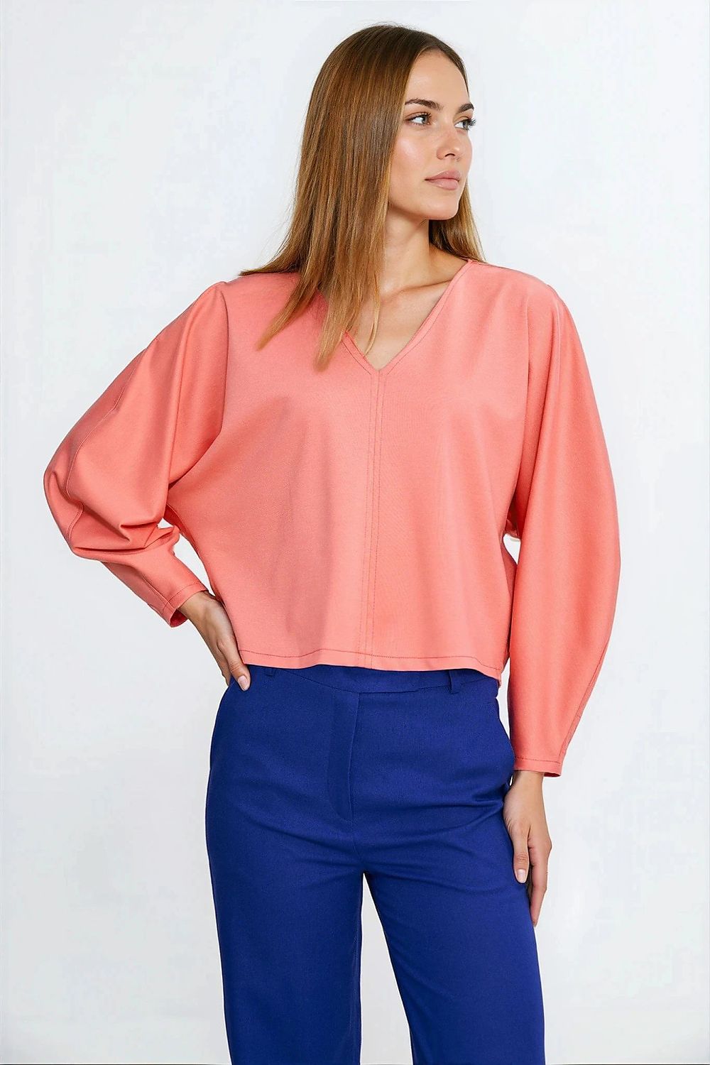 Elegant Nife Oversized V-Neck Blouse features balloon sleeves, crafted from soft viscose blend, designed for versatile and sophisticated looks.