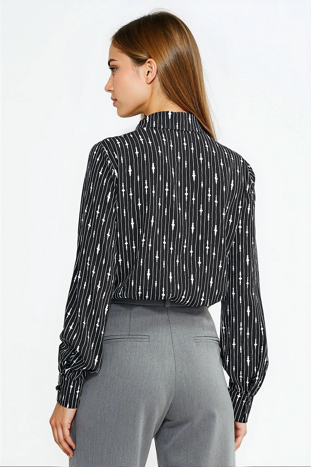 Close-up of the refined cuffs on Nife's Elegant Long Sleeve Viscose Shirt, highlighting its exquisite craftsmanship and attention to detail.