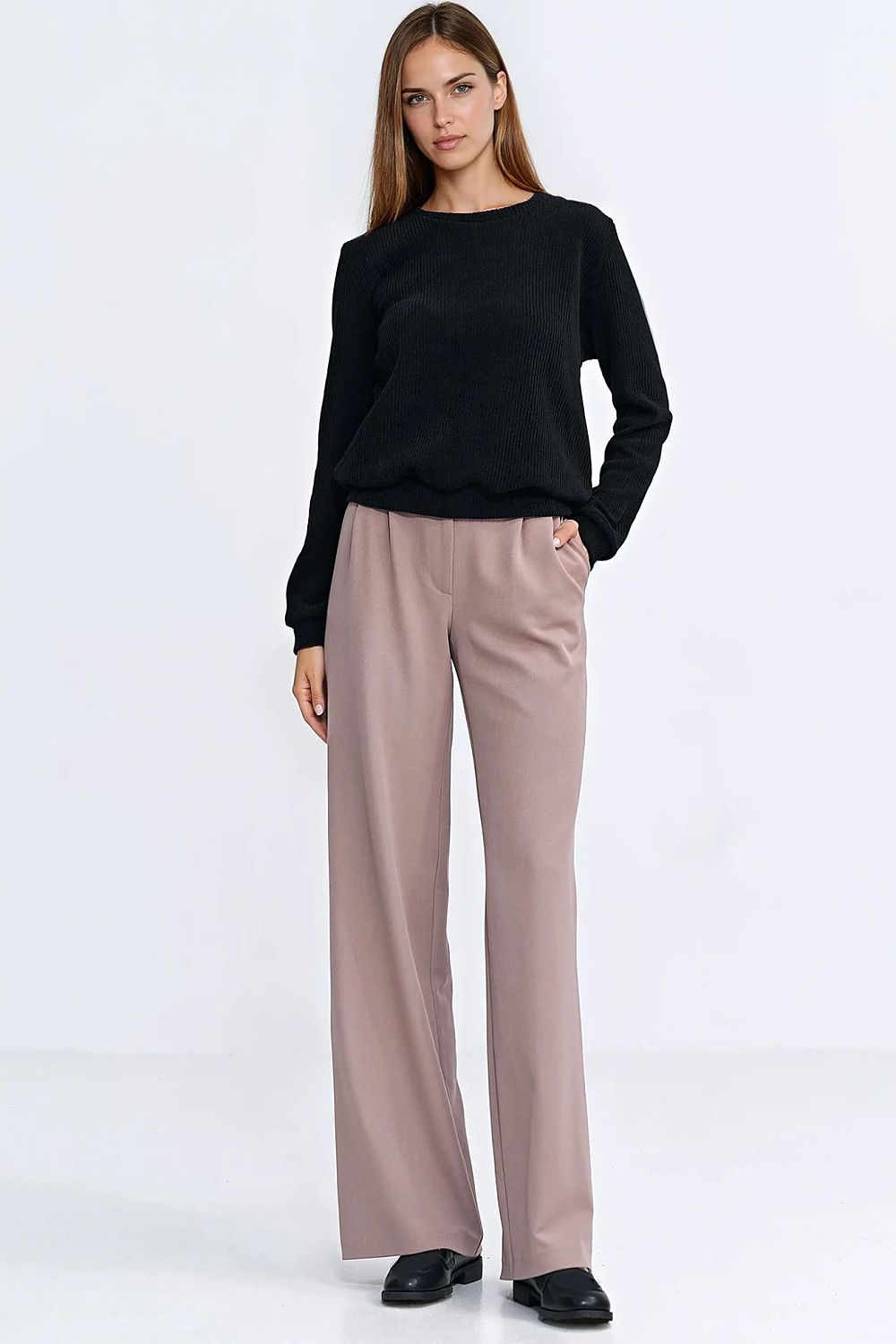 Close-up of the Luxury Ribbed Knit Sweatshirt by Nife showcasing its soft fabric blend and ribbed detailing, perfect for sophisticated casual wear.