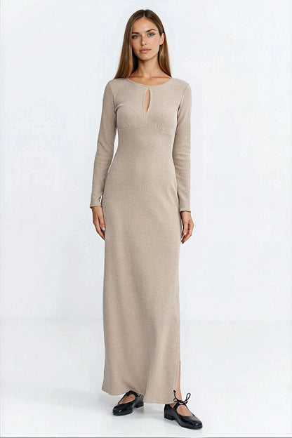 Close-up view of the ribbed fabric of the Elegant Maxi Daydress by Nife, highlighting its luxurious texture and elegance.