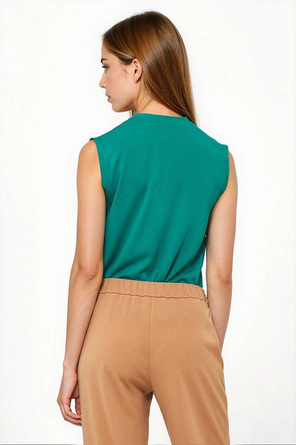 Versatile Viscose blouse by Nife in EU sizes 36-42, styled effortlessly for both professional and casual occasions.