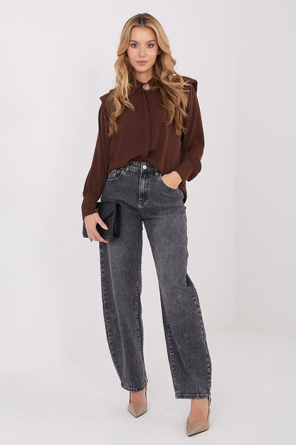 Detailed view of the delicate brooch on the Elegant Long Sleeve Shirt by Italy Moda, accentuating its chic appeal and uniqueness.