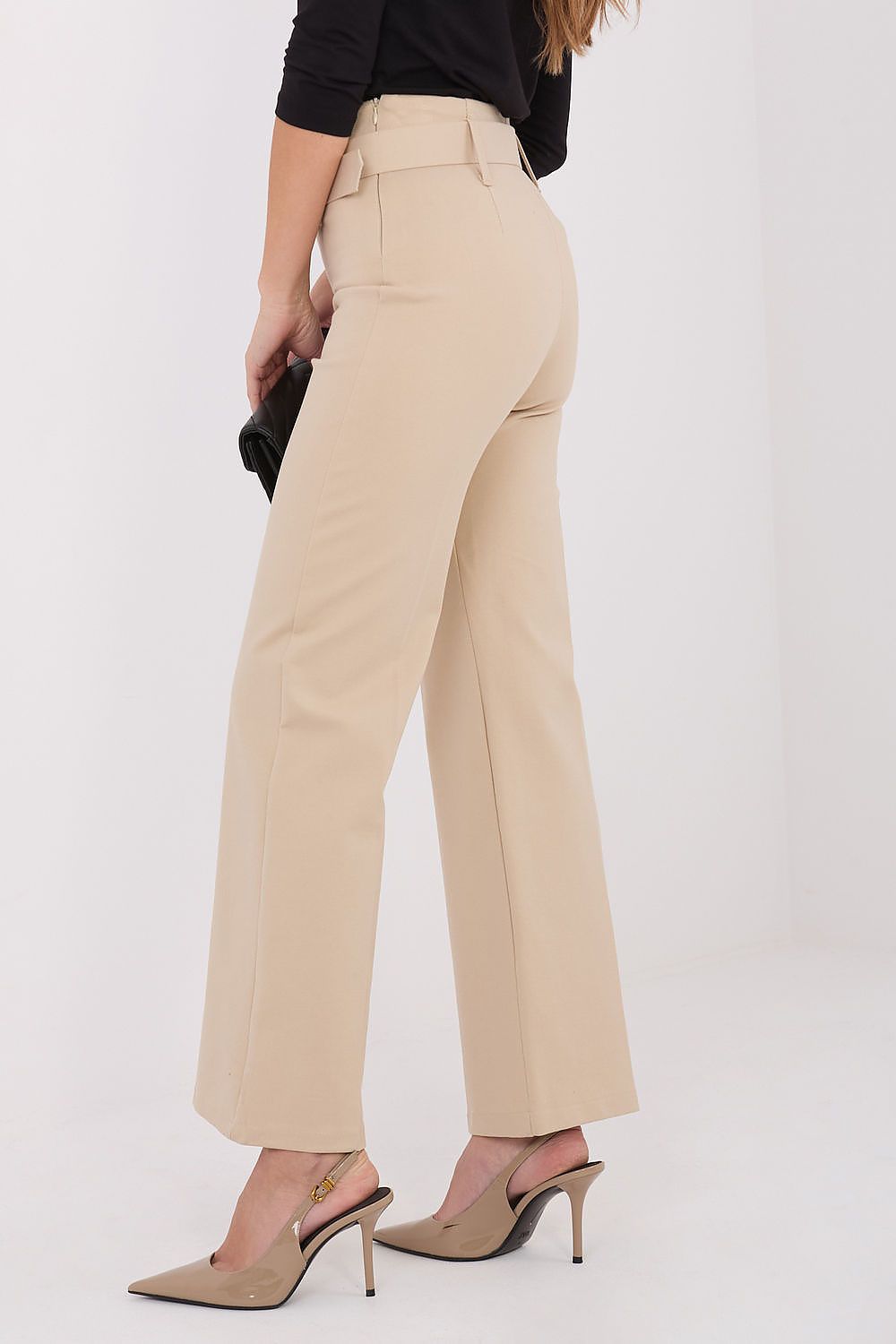 Close-up of Italy Moda's premium high waist women’s trousers, highlighting the exquisite craftsmanship and sleek straight leg style.