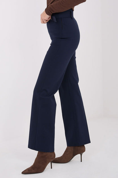Back detail of Italy Moda Women’s Trousers featuring discreet zipper and elegant crease, perfect for sophisticated fashion lovers.