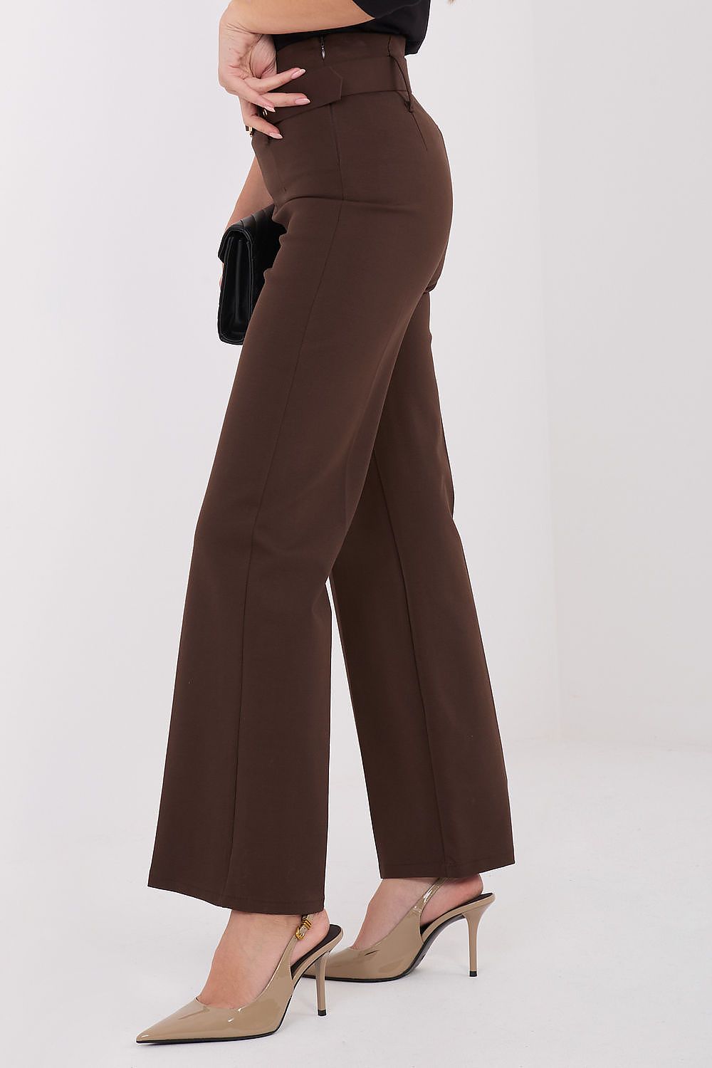 Close-up of the luxurious fabric blend in Italy Moda women's trousers, showcasing quality and comfort for all-day elegance.