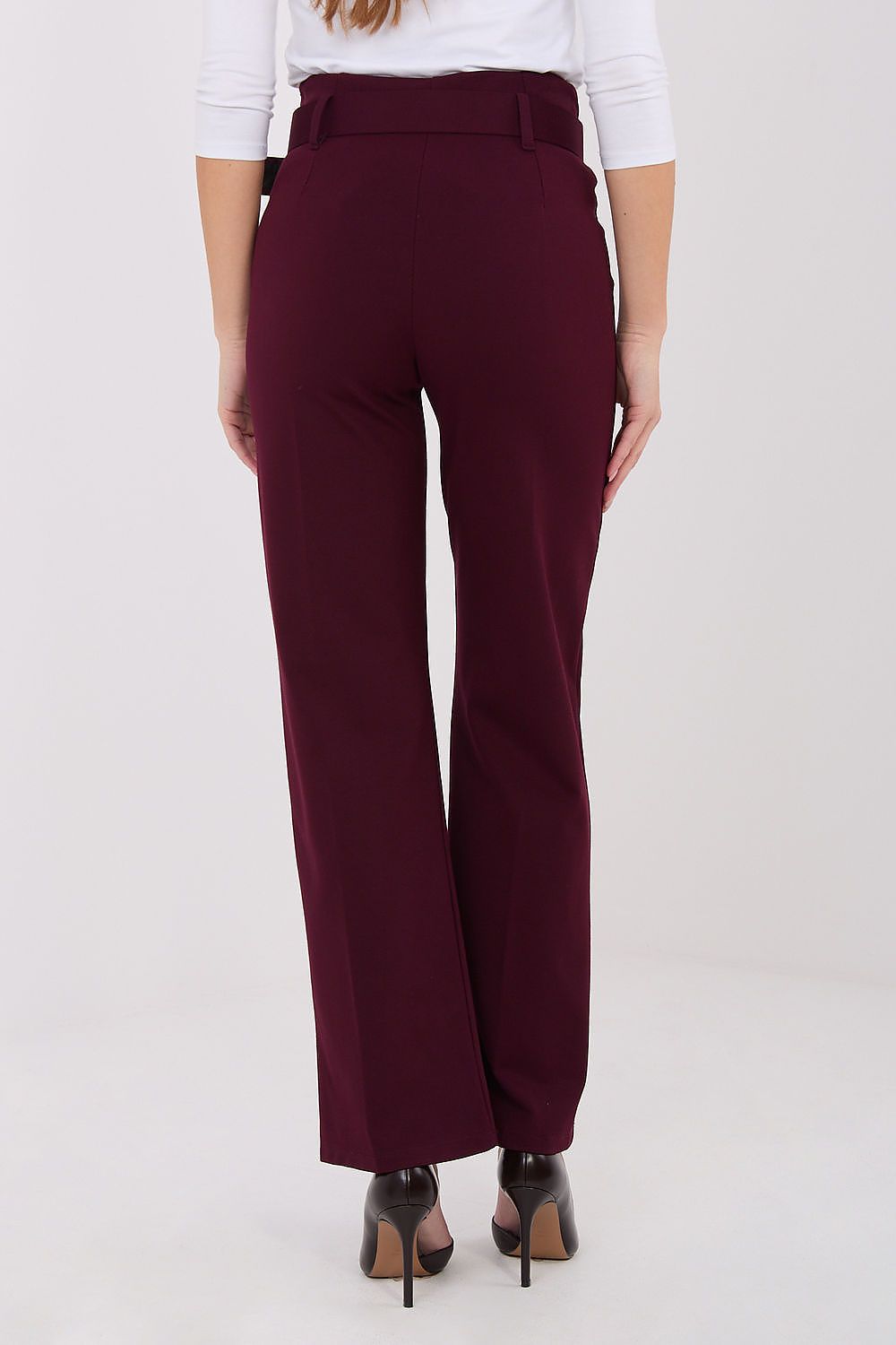 Close-up on the refined detailing of Italy Moda's Elegantly Tailored Women’s Trousers, highlighting the flattering silhouette and quality craftsmanship.