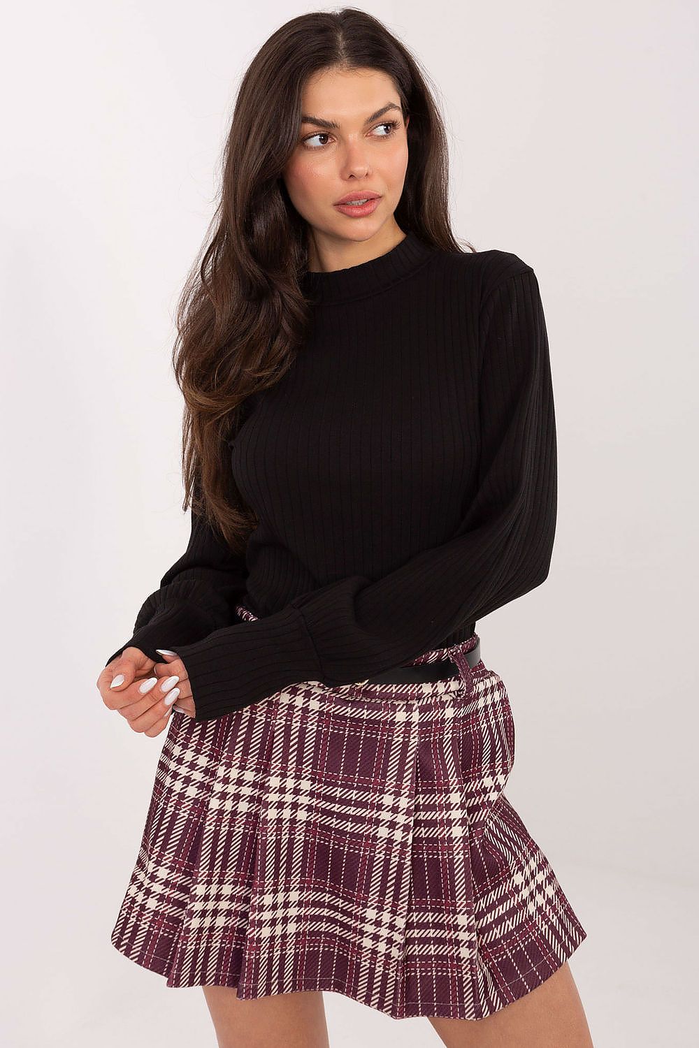 Detailed view of the puff sleeve design of Rue Paris blouse, showcasing its trendy elegance.