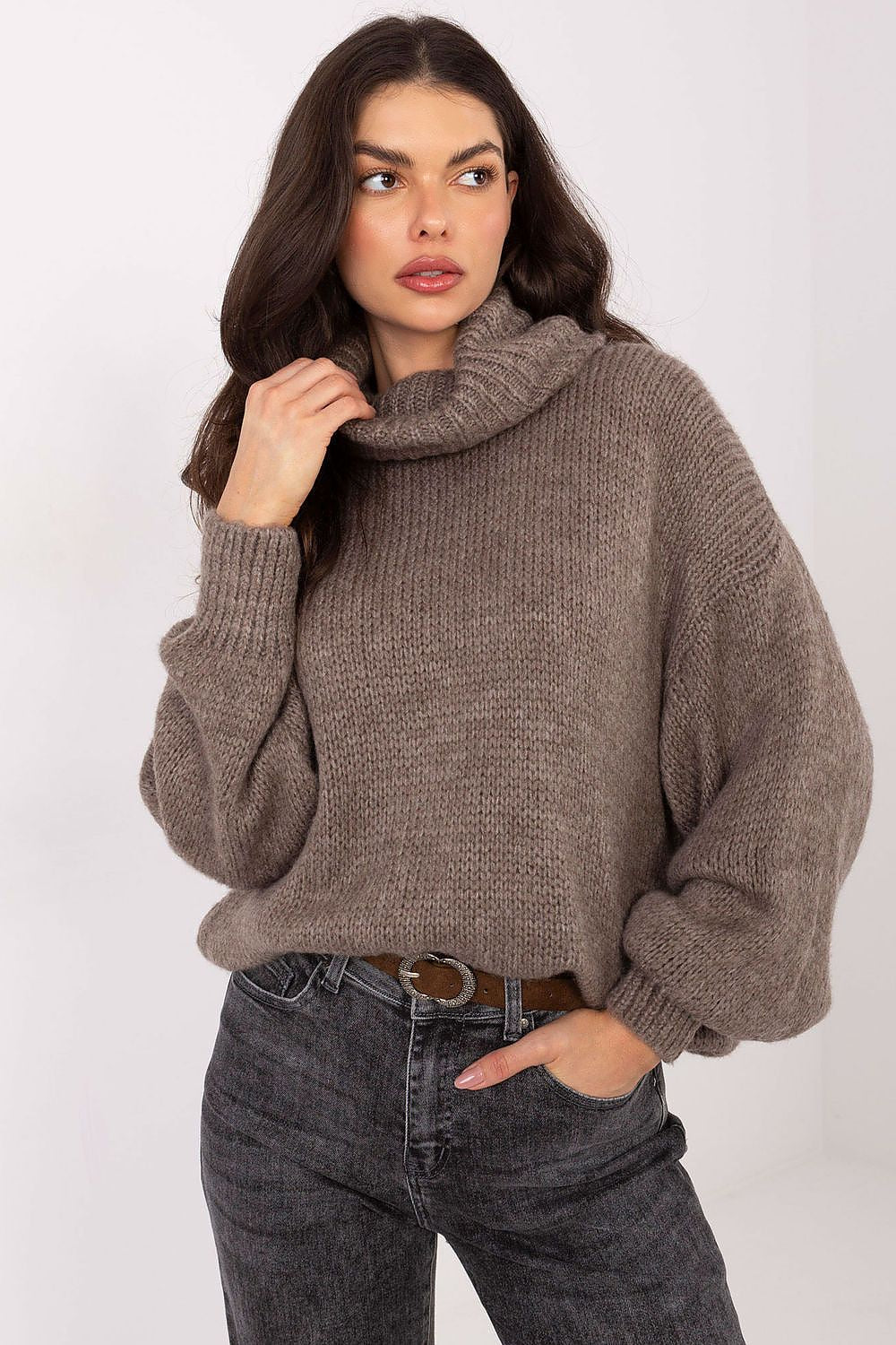 Elegant loose women's turtleneck sweater in soft acrylic-mohair blend by Factory Price, offering everyday comfort and sophisticated style.