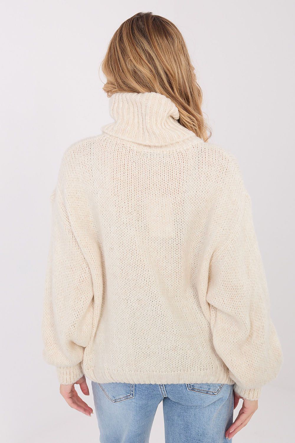 Beautifully textured loose turtleneck sweater in acrylic-mohair blend by Factory Price, combining style and comfort for the modern woman.