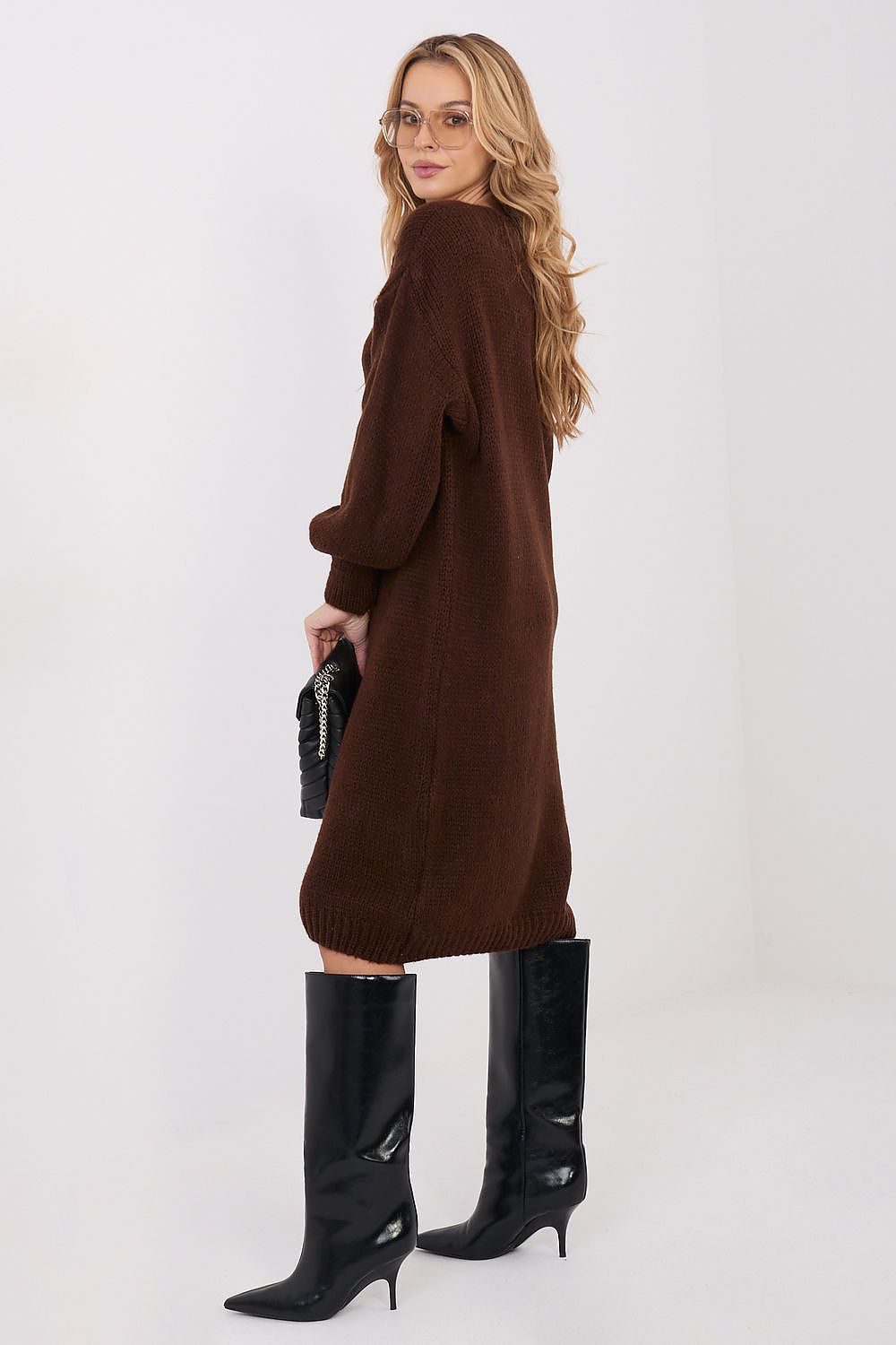 Stylish and comfortable oversized knit midi dress featuring a timeless design, perfect for casual or professional settings by Factory Price.