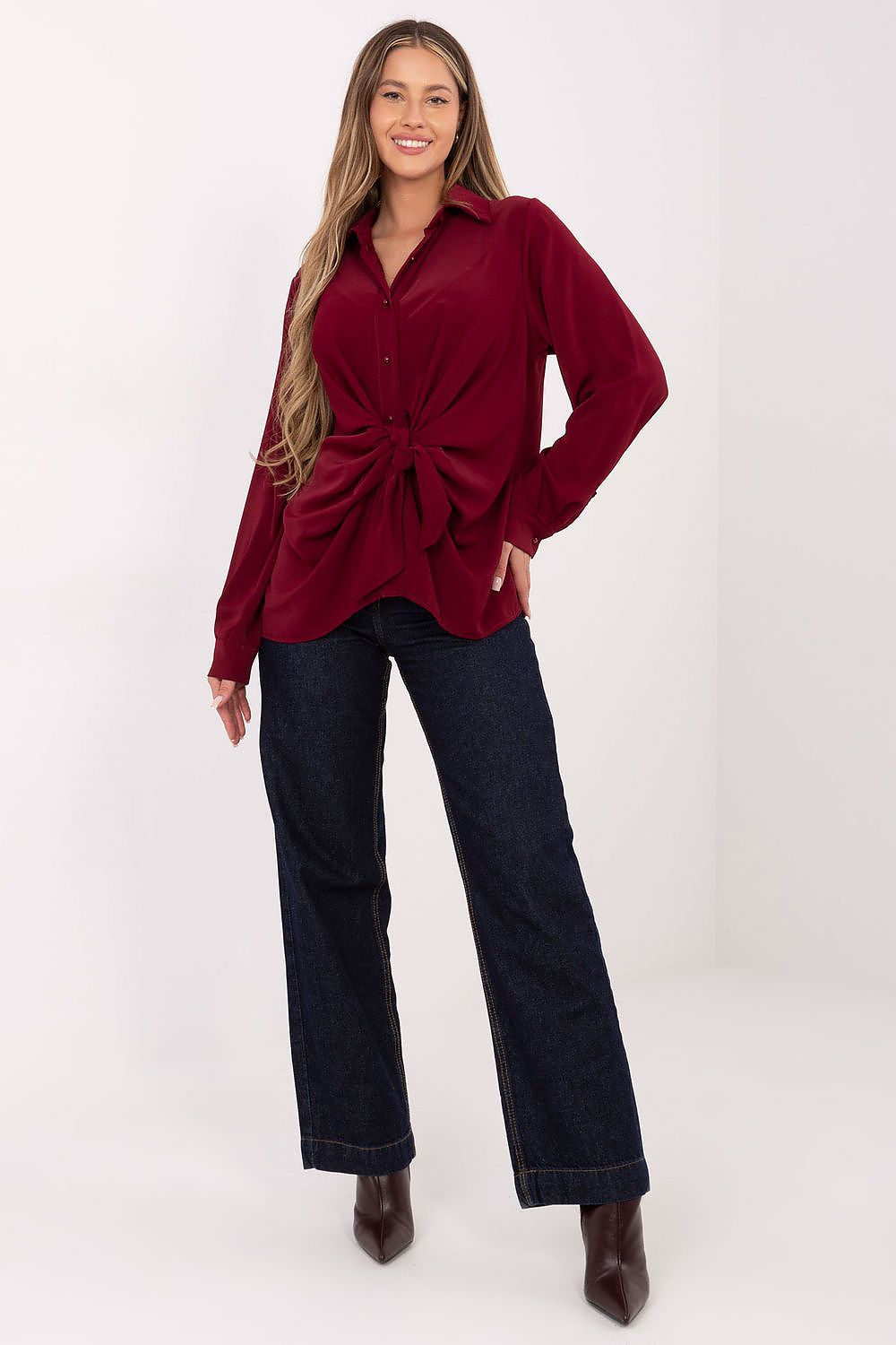 Detail of the cuff and button fastening of the long sleeve polyester shirt from Factory Price, showcasing its sophisticated and traditional character.