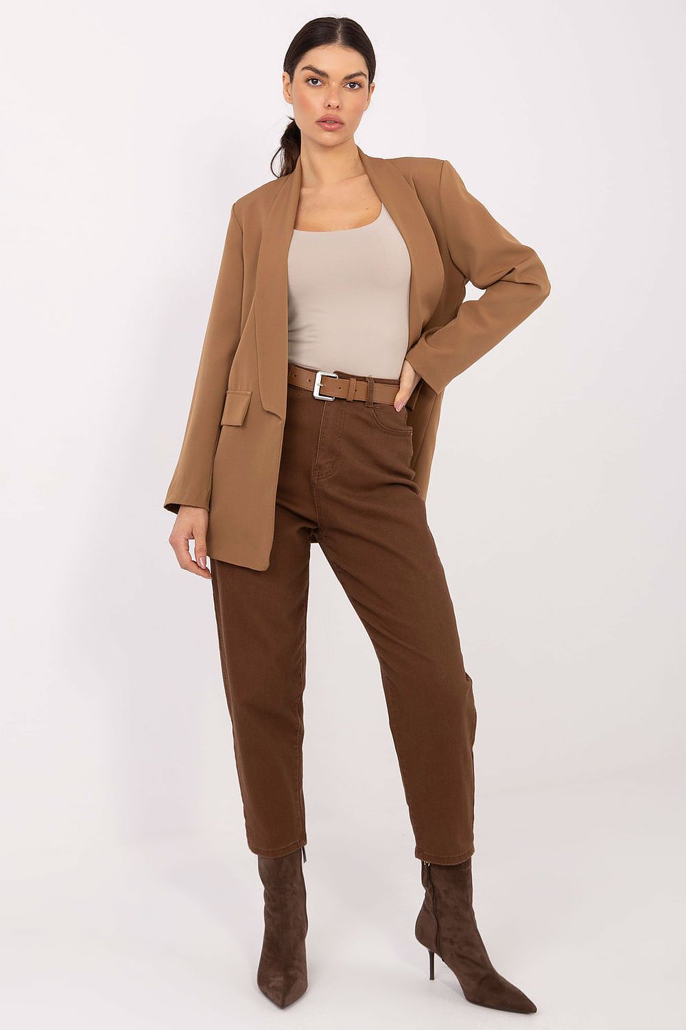 Luxury Women's Mom Jeans from Factory Price featuring a comfortable cotton blend with tapered legs, perfect for an elegant casual look.