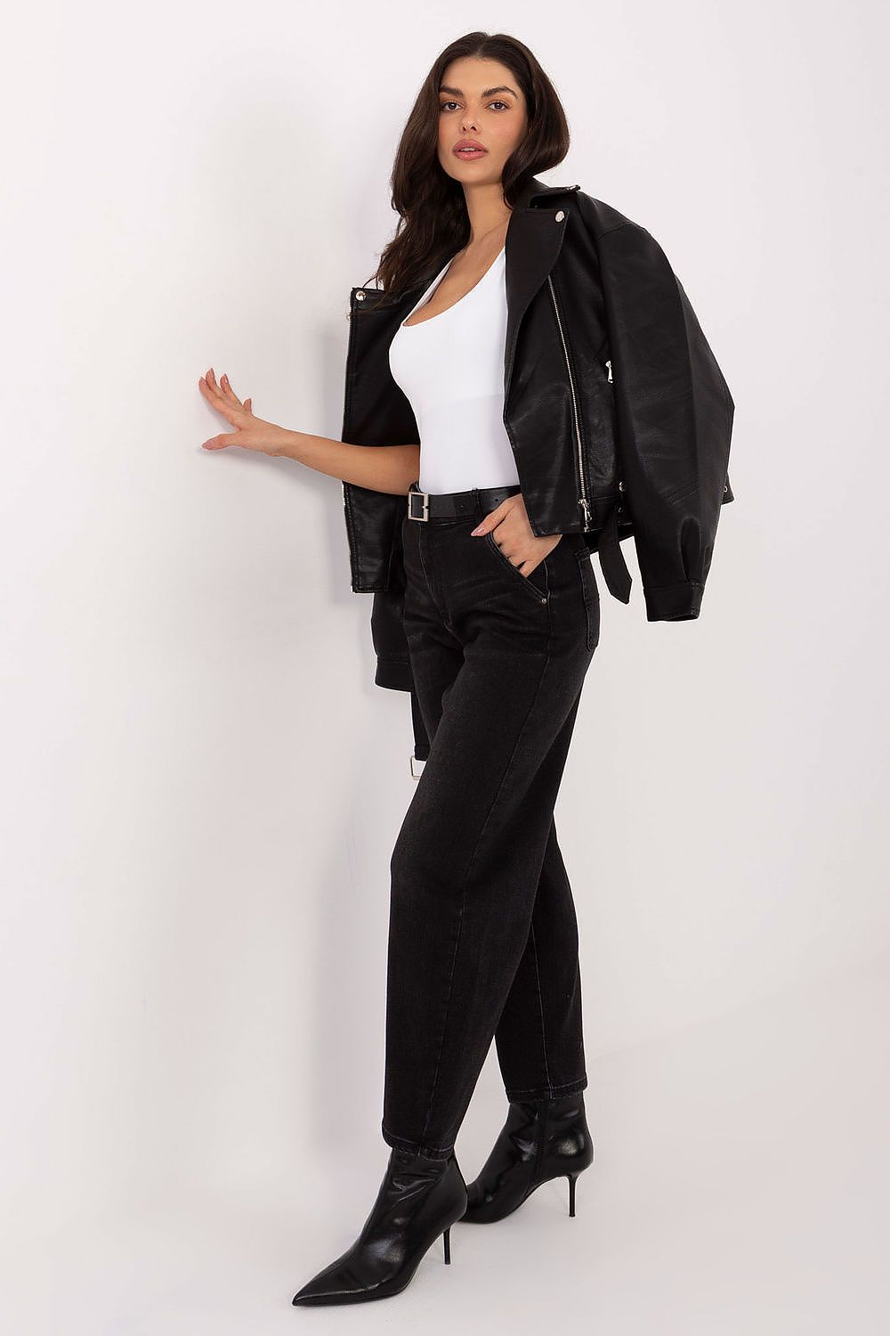 Close-up of the high waist design of Luxury Women's Tapered Jeans from Factory Price, highlighting exquisite craftsmanship and elegant fit.