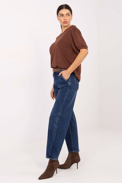 Detail of the soft fabric blend in Luxury Women's Tapered Jeans by Factory Price, combining cotton, spandex, and polyester for a luxurious feel.