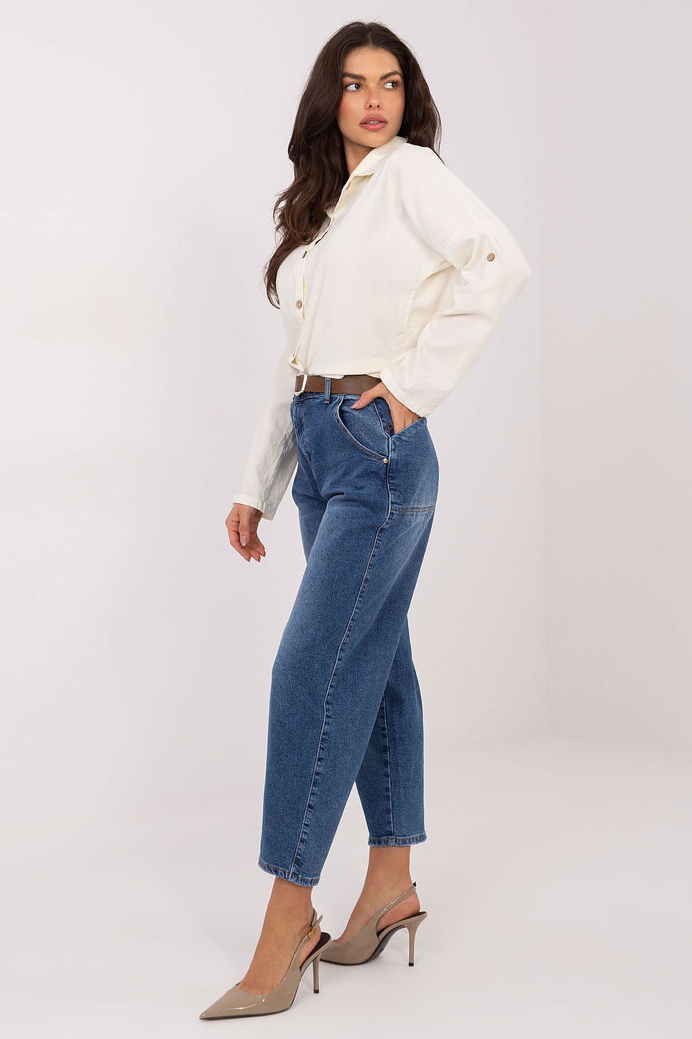 Luxurious Women's High Waist Balloon Fit Jeans by Factory Price, made from a comfortable cotton blend, showcasing a modern tapered leg design in a stylish 7/8 length for a chic casual look.