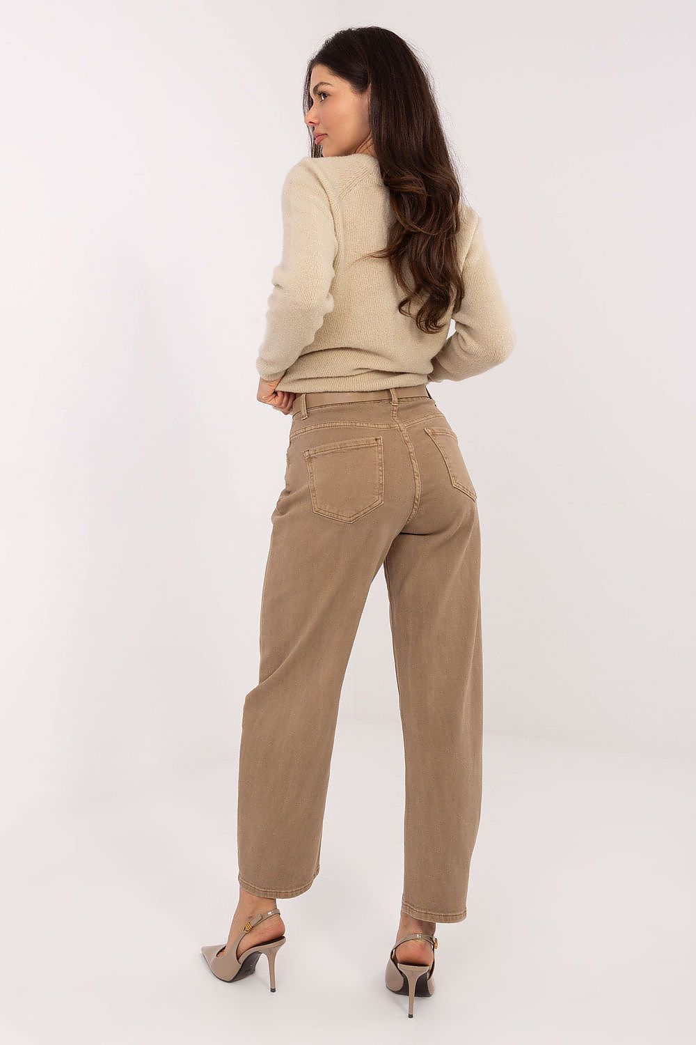 Elegant women's balloon fit jeans in high waist with tapered legs, crafted from a luxurious cotton and spandex blend, available in sizes XS to XL by Factory Price.