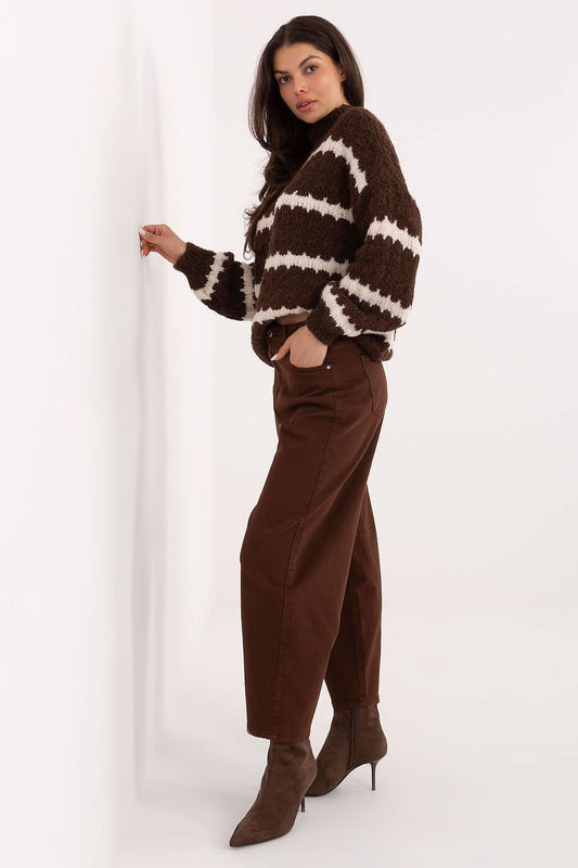 Elegant close-up of Factory Price Women's Balloon Fit Jeans, highlighting the high waist and tapered leg design for a sophisticated casual look.