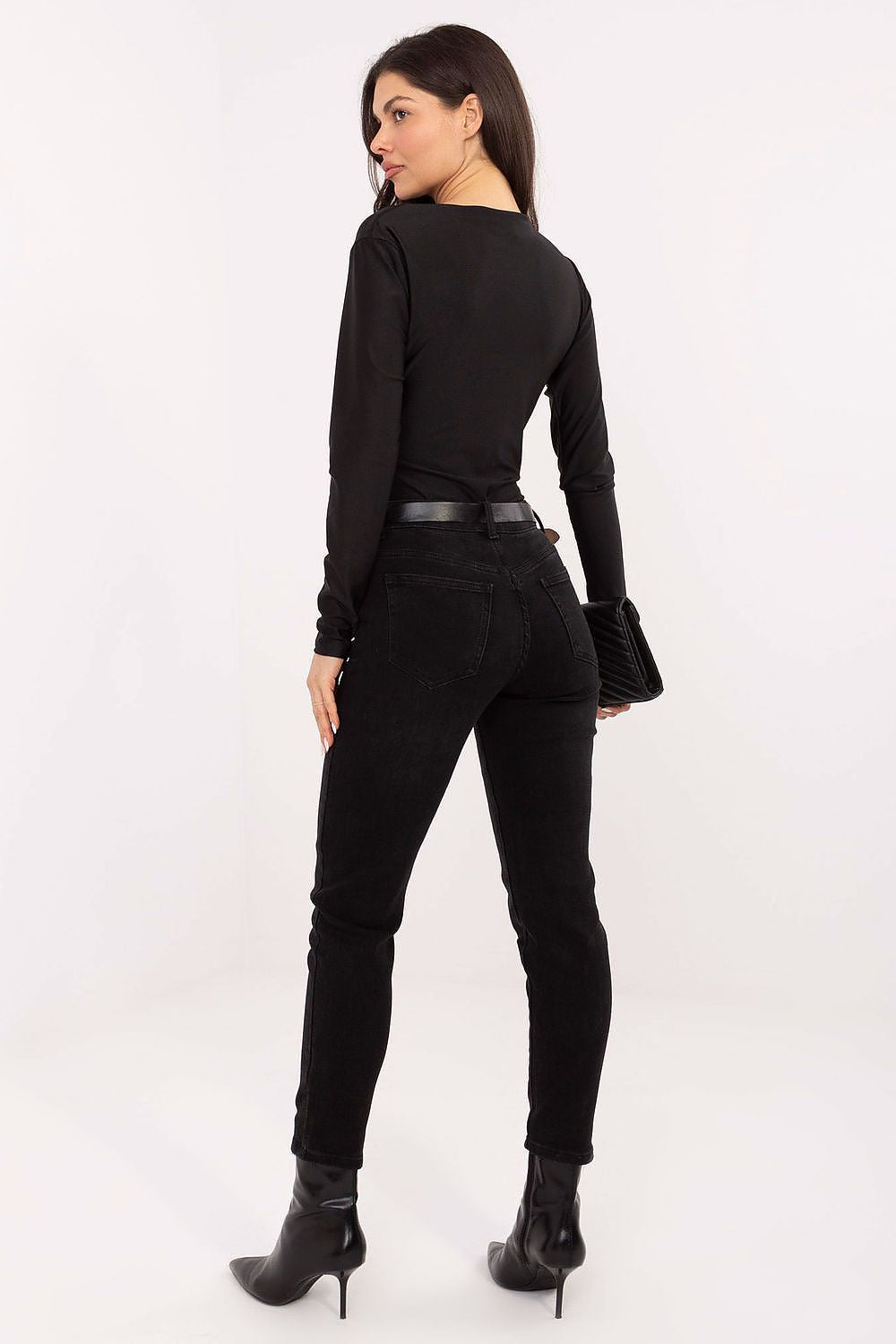 Elegant women's skinny jeans from Factory Price featuring a versatile design, functional pockets, and a comfortable fit perfect for casual styling.