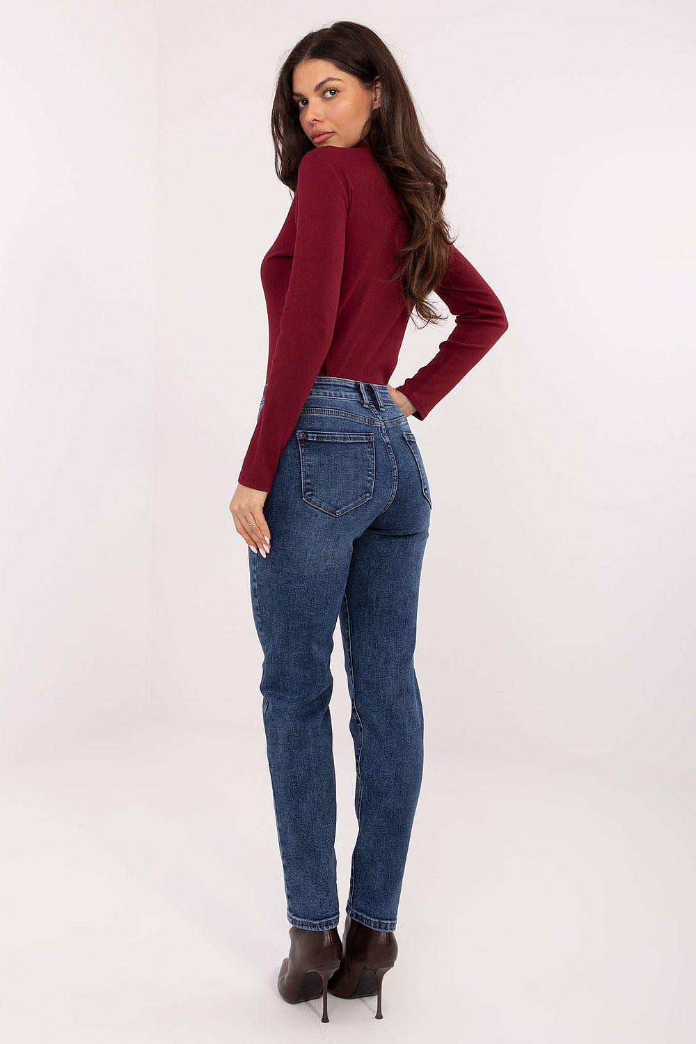 Close-up view of women's luxury skinny fit jeans by Factory Price showcasing the fine details and high-quality cotton blend fabric.