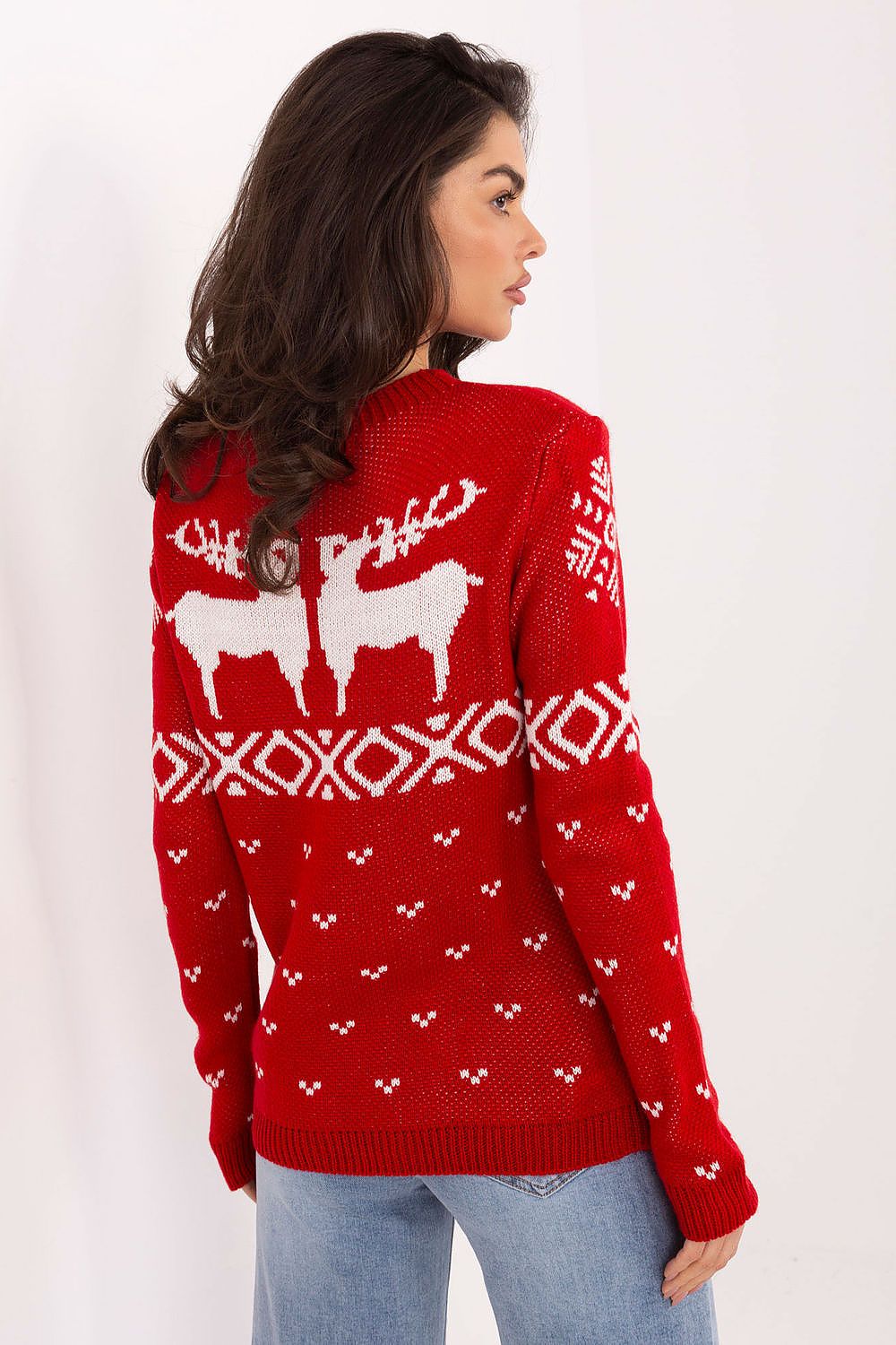 Stylish Italy Moda women's acrylic sweater with seasonal heart and reindeer design, perfect for layering and casual wear during the holiday season.