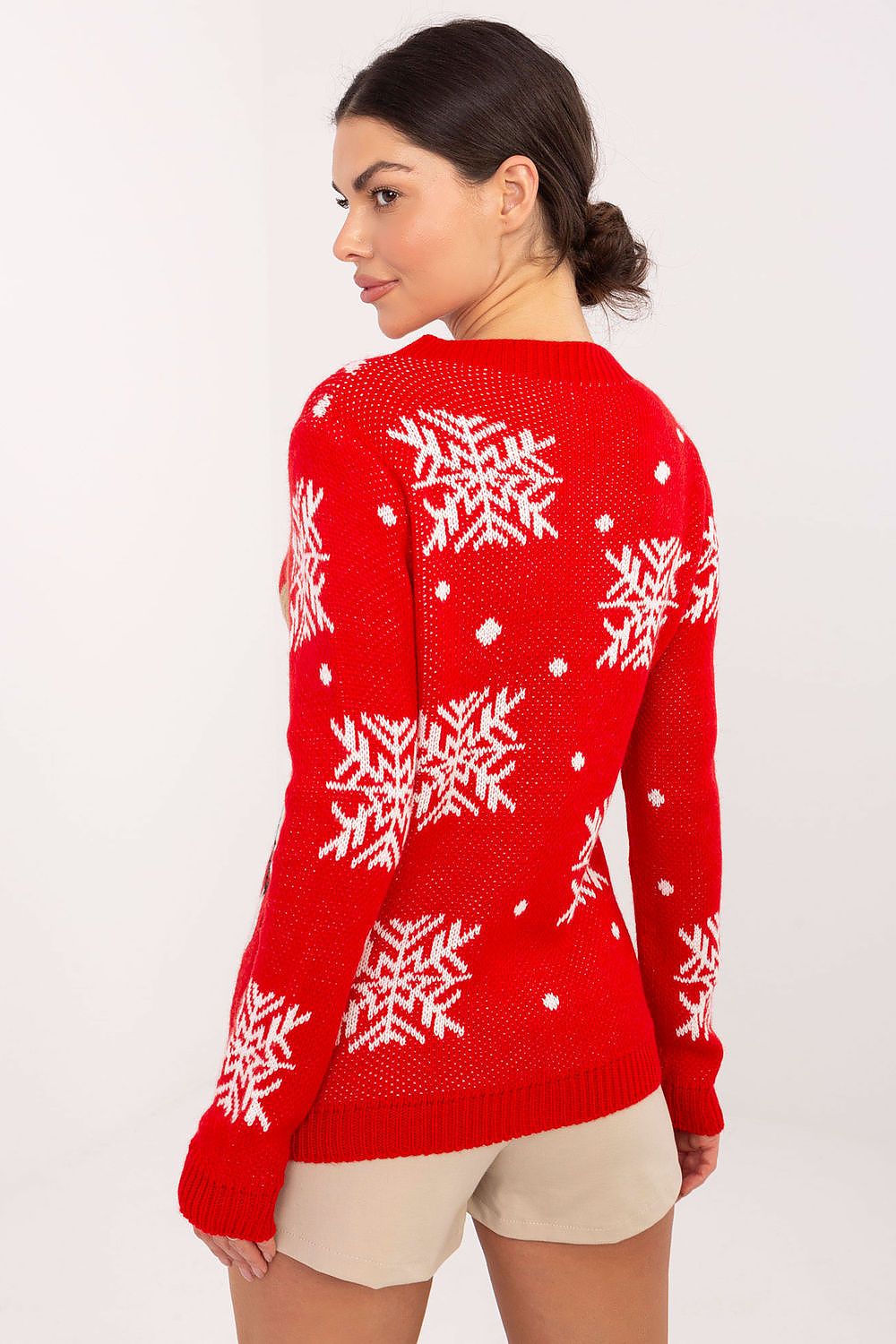 Chic and stylish women's sweater by Italy Moda in soft acrylic, ideal for holiday gatherings with a charming snowflake motif.