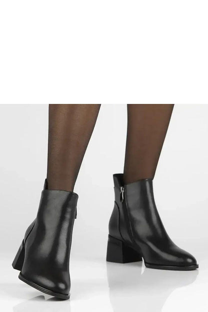 Elegant black leather ankle boots with zircons by Solea, featuring a 6cm heel, perfect for adding a luxurious touch to any outfit.