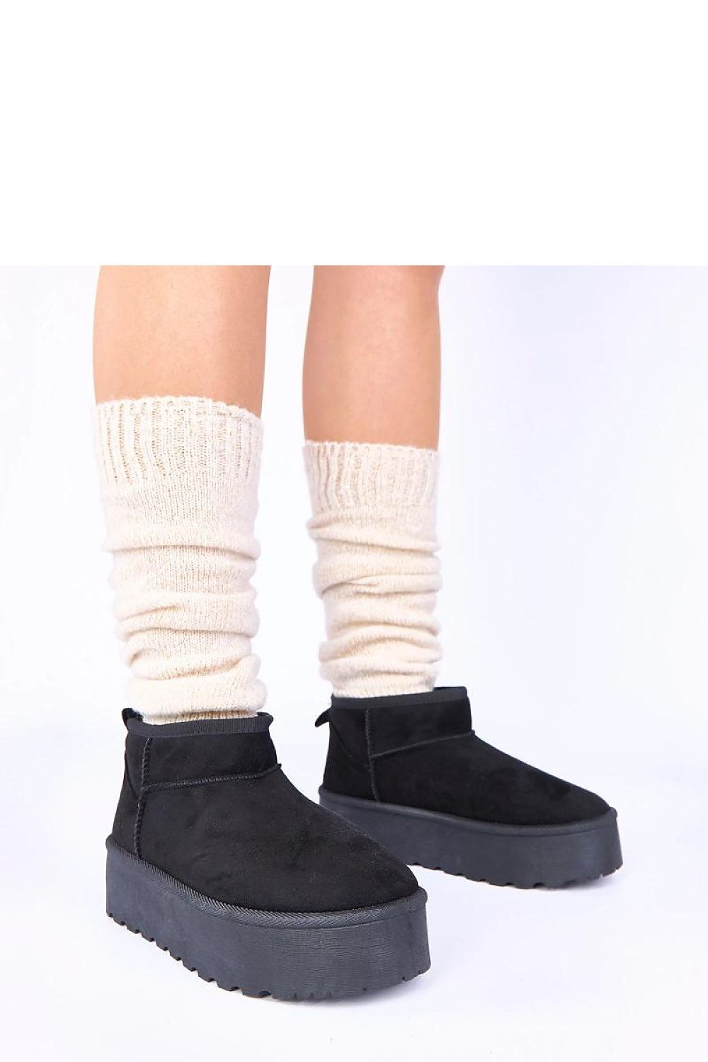 Elegant black fur-lined platform snow boots Mouna by Gemre, showcasing luxurious comfort and stylish design, perfect for winter wear.