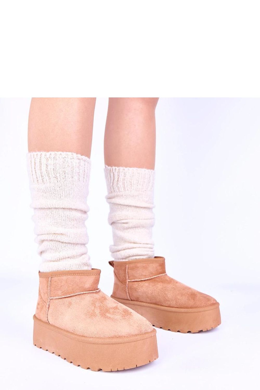 Elegant black fur-lined platform snow boots Mouna by Gemre, showcasing luxury winter footwear for stylish women.